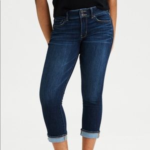 AMERICAN EAGLE ARTIST CROP JEANS